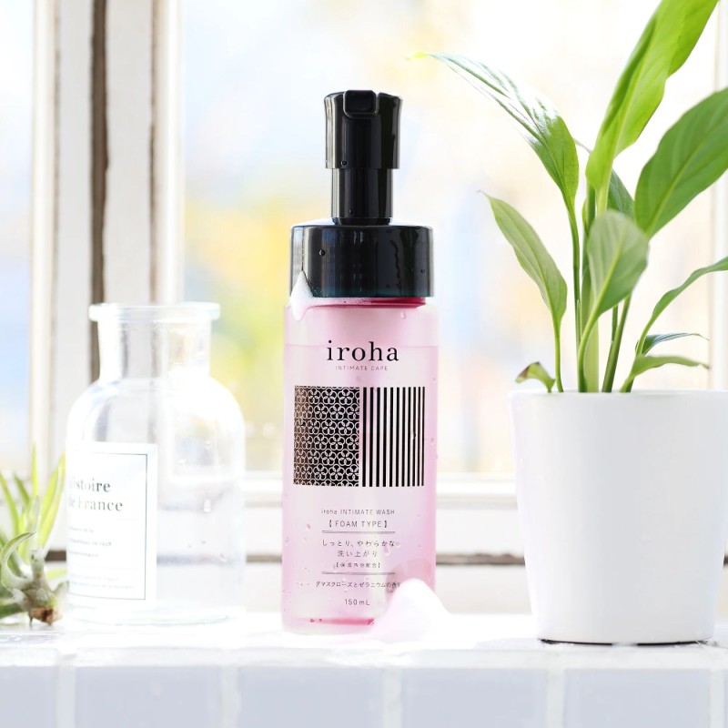Пена для интимного ухода Iroha Intimate Wash Foam Type Damask Rose and Geranium 150 мл